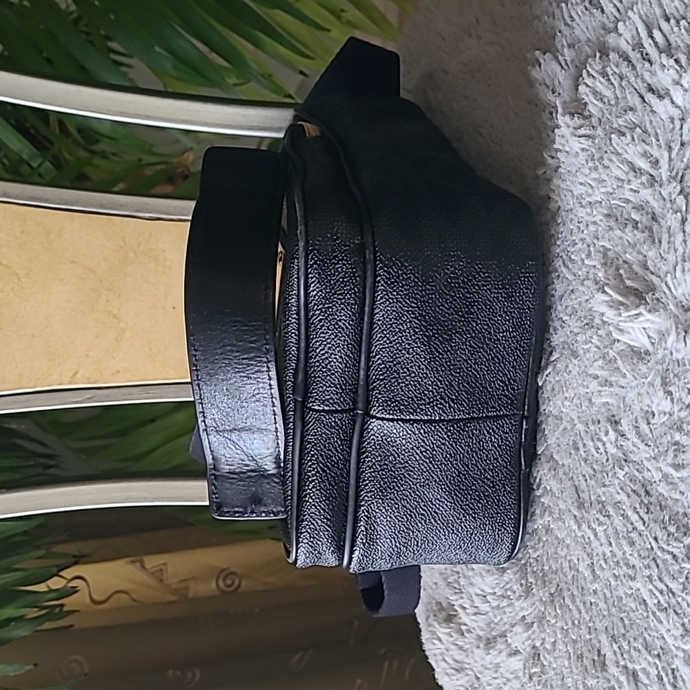 Michael Kors Leather Messenger Bag ❤️ - Picture 5 of 8